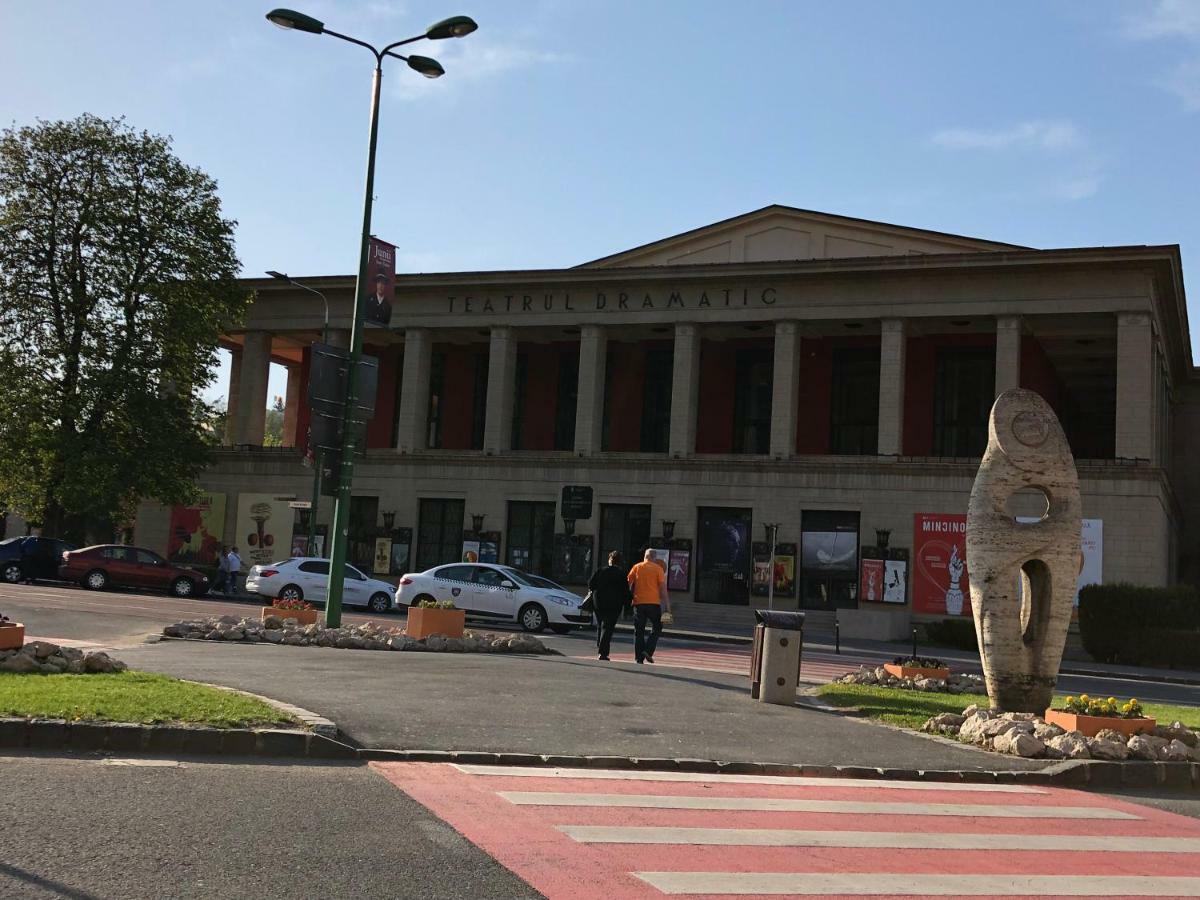 Stayplay Center Theater Μπρασόβ Εξωτερικό φωτογραφία